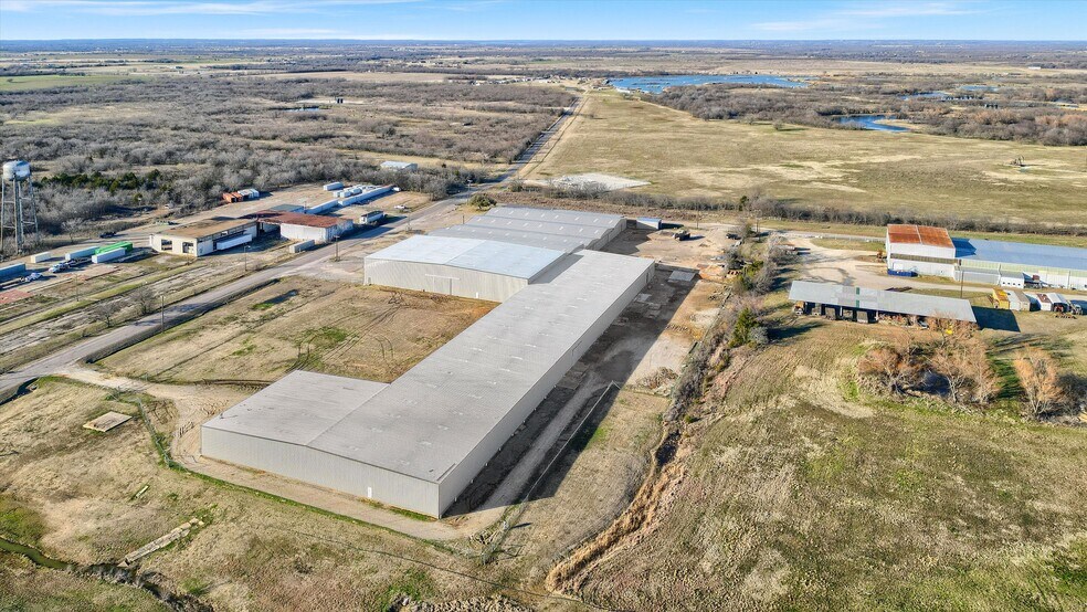 More Photos Of 428 Gibbons Rd, Sherman Manufacturing For Lease