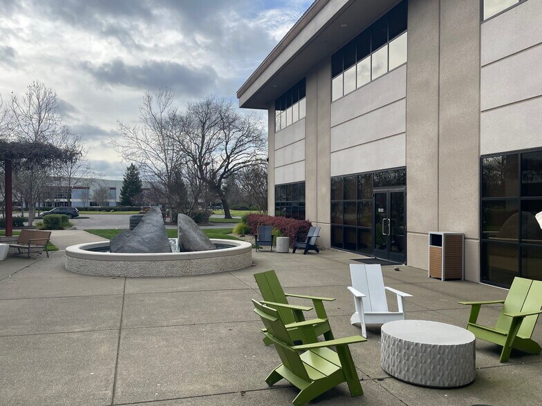 More Photos Of 475 Aviation Blvd, Santa Rosa Office For Lease