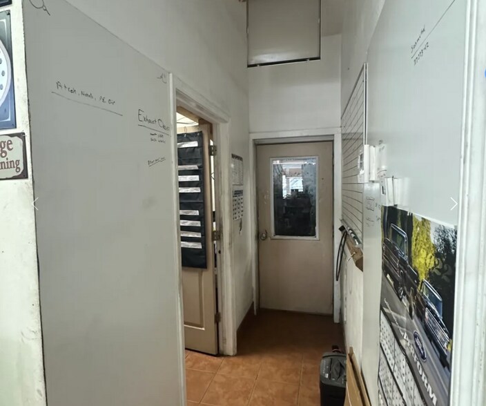 More Photos Of 301 N McKenzie St, Foley Auto Repair For Sale