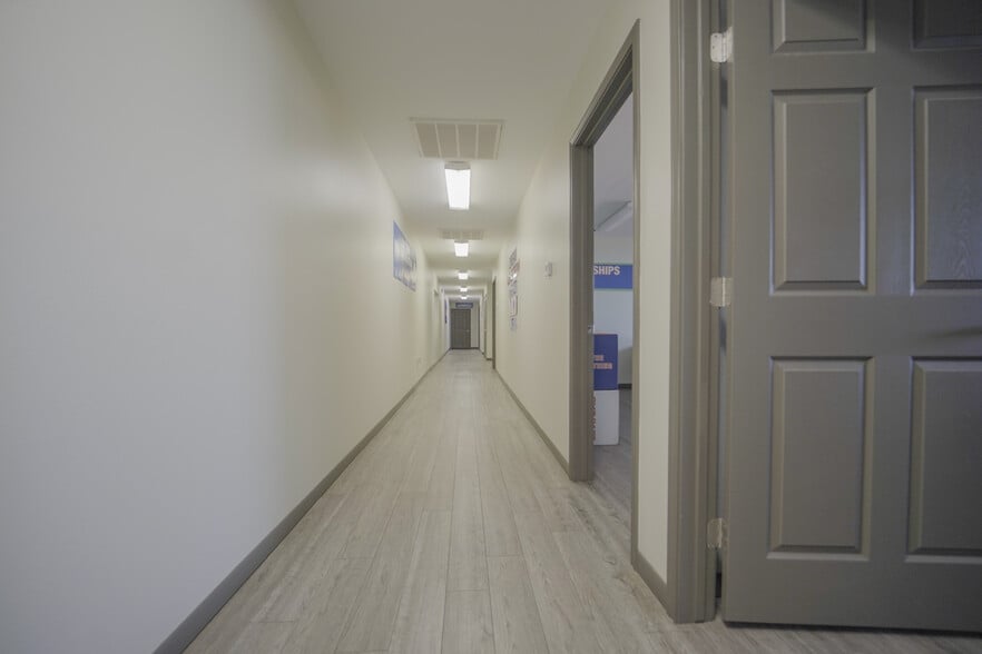 More Photos Of 808 Bob White Rd, Victoria Warehouse For Sale