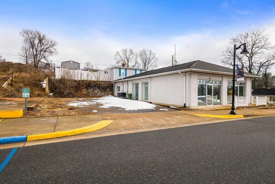 More Photos Of 516 1st St, Shenandoah Medical For Sale