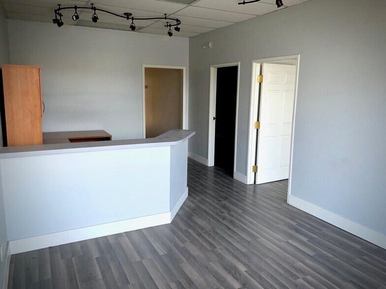 More Photos Of 1501-1549 W Oakey Blvd, Las Vegas Showroom For Lease