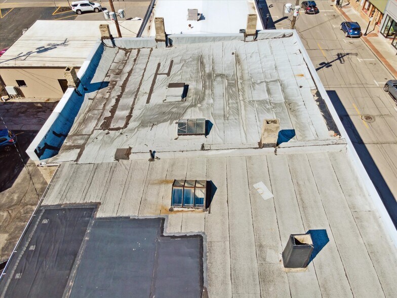 More Photos Of 1017 Washington Ave, Bay City Storefront Retail Residential For Sale