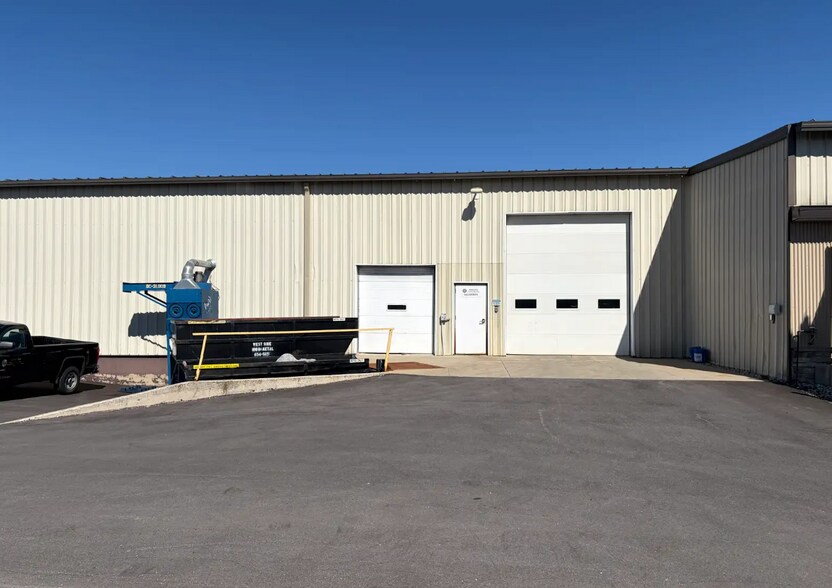 More Photos Of 2758 3 Mile Rd, Grand Rapids Manufacturing For Lease