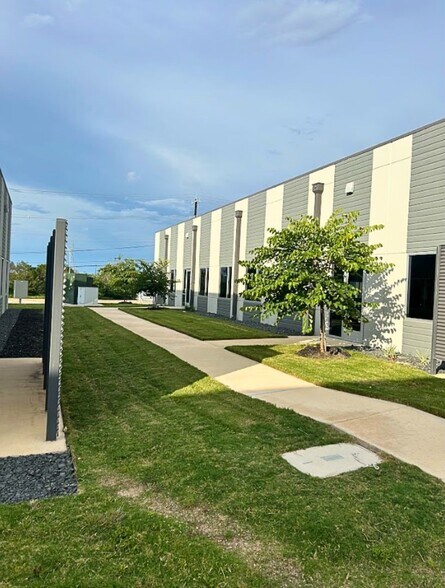 More Photos Of 4318 De Zavala Rd, San Antonio Medical For Sale