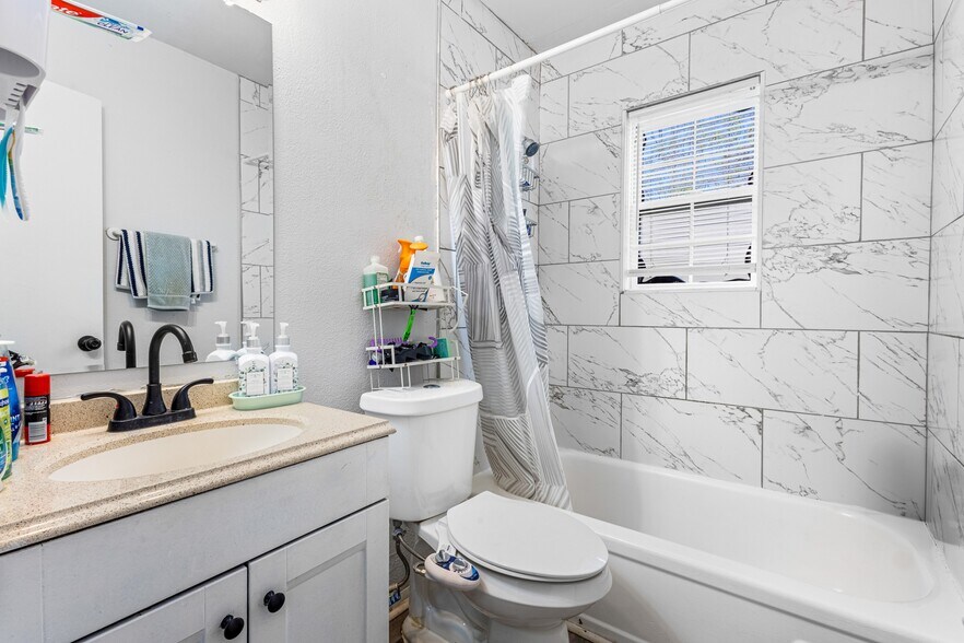 More Photos Of 1204-1216 Lakeview Dr NW, Conyers Apartments For Sale