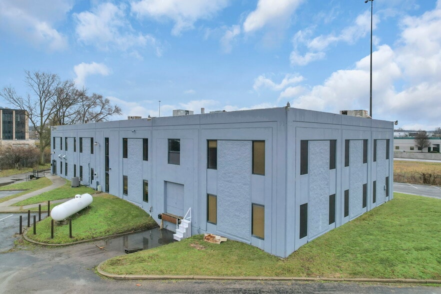 More Photos Of 2844 E River Rd, Dayton Office For Sale