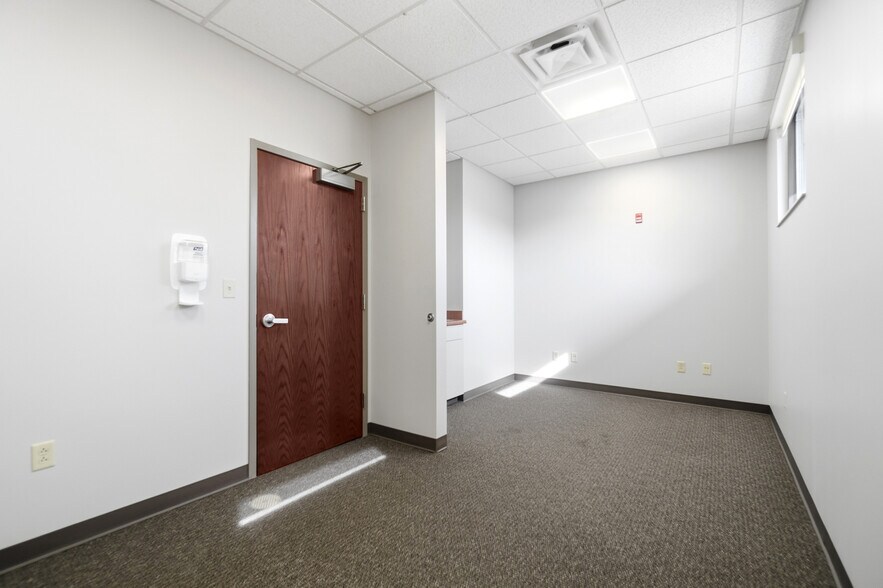 More Photos Of 375 N Eastown Rd, Lima Medical For Lease