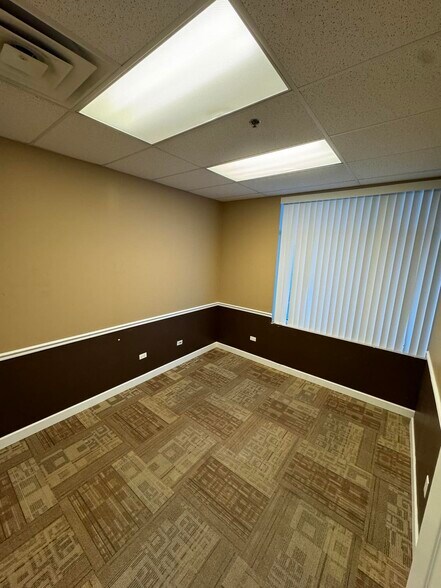 More Photos Of 1201-1217 W Remington Blvd, Romeoville Warehouse For Sale