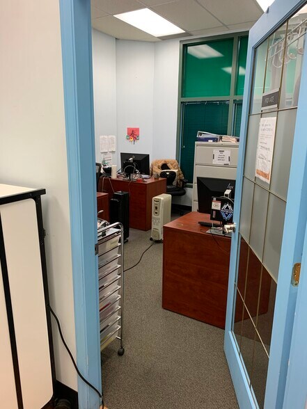 More Photos Of 27 W Pender St, Vancouver Apartments For Lease