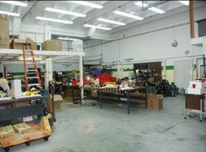 More Photos Of 2 N Blackwater Ln, Key Largo Showroom For Lease