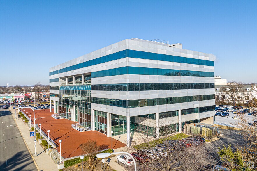 More Photos Of 990 Stewart Ave, Garden City Office For Lease