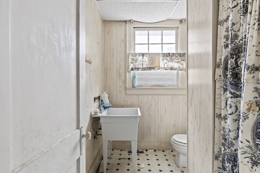 More Photos Of 2507 McCallie Ave, Chattanooga Office Residential For Sale