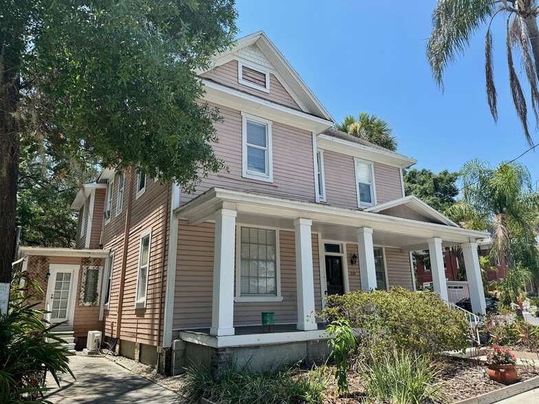 More Photos Of 210 Platt St W, Tampa Coworking Space