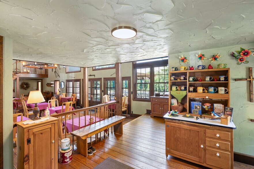 More Photos Of 40 Hospital Rd, Gettysburg Hotel For Sale