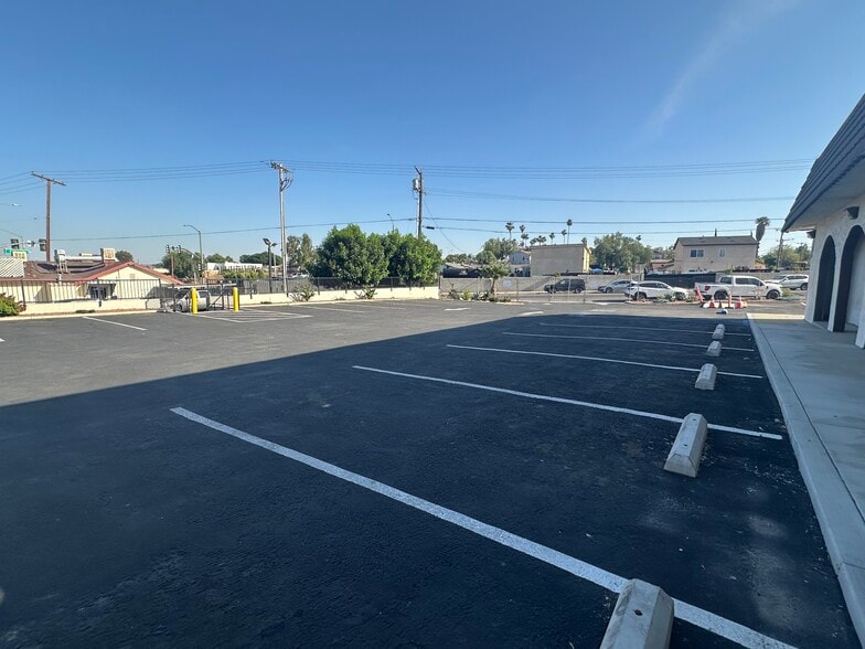 More Photos Of 10323 Cypress Ave, Riverside Restaurant For Lease