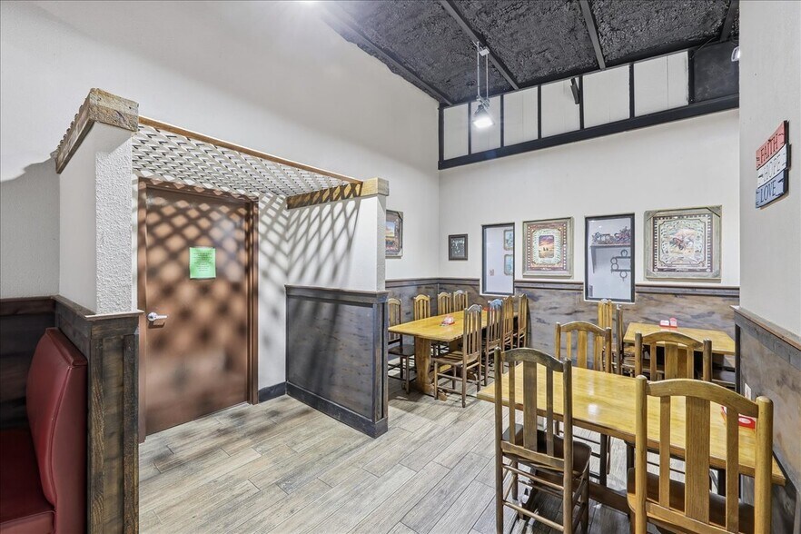 More Photos Of 3720 W Park Ave, Orange Flex For Sale
