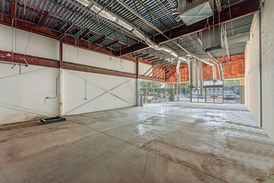 More Photos Of 1714 Precinct Line Rd, Hurst Unknown For Lease