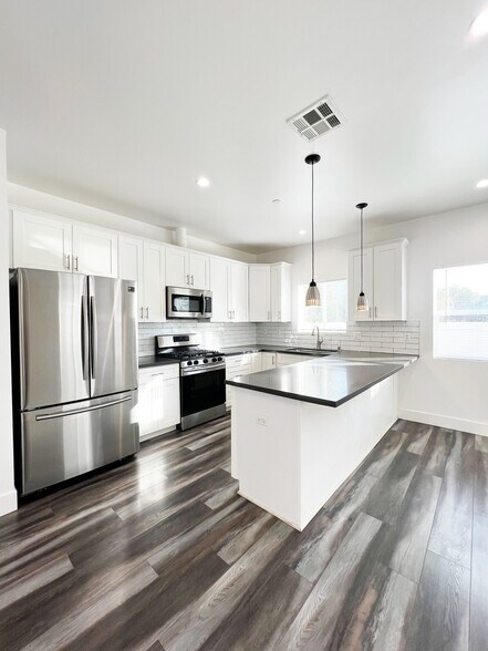 More Photos Of 6732 Irvine Ave, North Hollywood Apartments For Sale