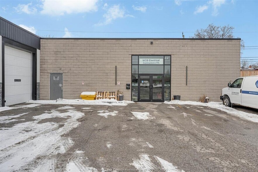 More Photos Of 1005 Walker Rd, Windsor Service For Lease