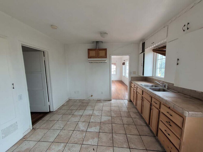 More Photos Of 4790 Academy St, Los Angeles Apartments For Sale