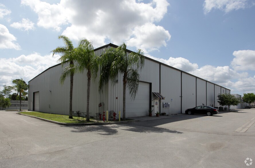 More Photos Of 4755 Mercantile Ave, Naples Unknown For Lease