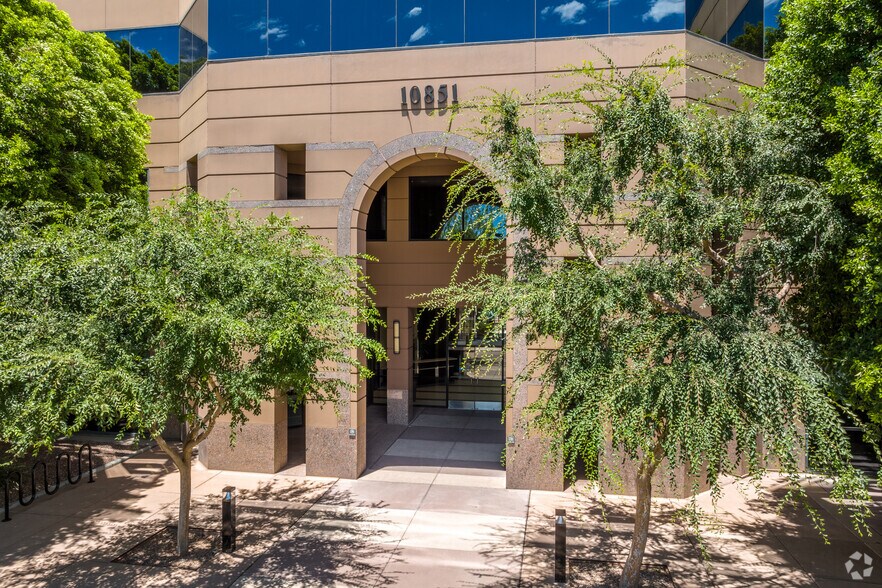 More Photos Of 10851 N Black Canyon Hwy, Phoenix Office For Lease