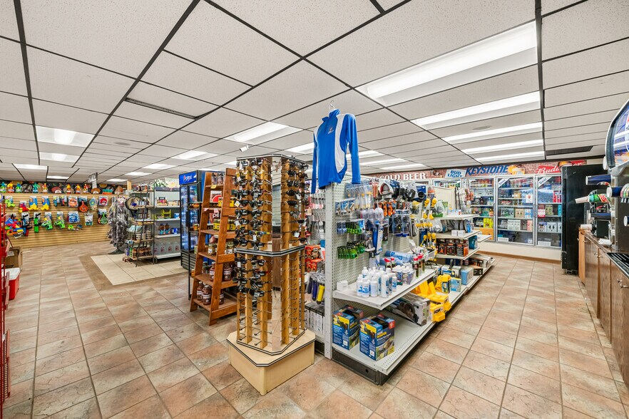 More Photos Of 1050 South Blvd, Dutch John Hotel For Sale