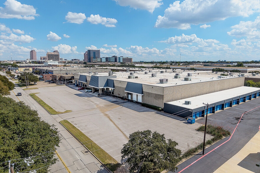 More Photos Of 4450-4452 Alpha Rd, Farmers Branch Distribution For Lease