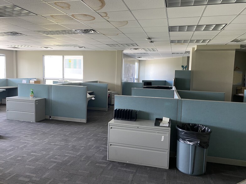 More Photos Of 301 Croft Dr, Windsor Distribution For Lease