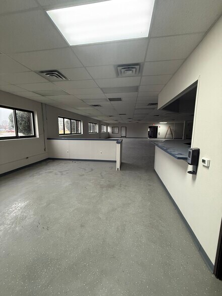 More Photos Of 7200 Nineteen Mile Rd, Sterling Heights Flex For Lease