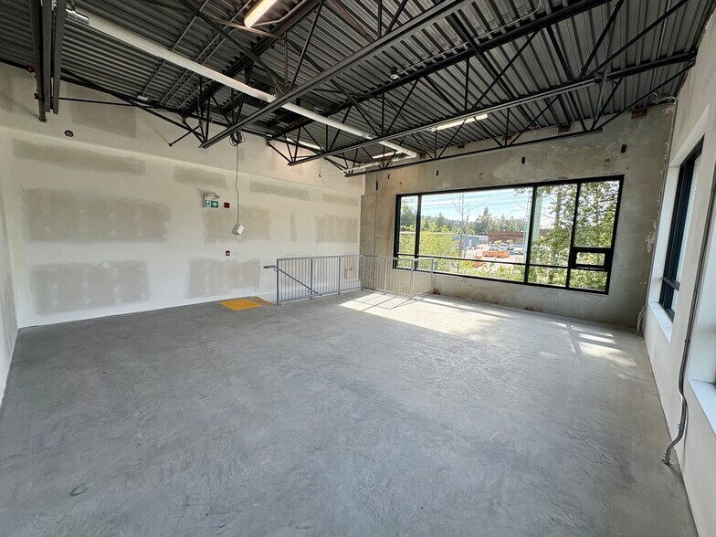 More Photos Of 2660 Barnet Hwy, Coquitlam Warehouse For Sale