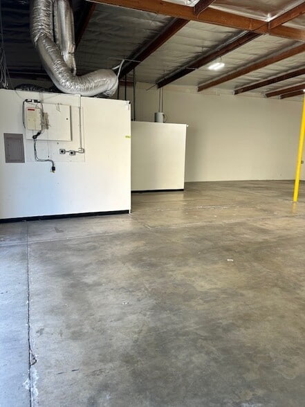 More Photos Of 5395 Industrial Dr, Huntington Beach Warehouse For Lease