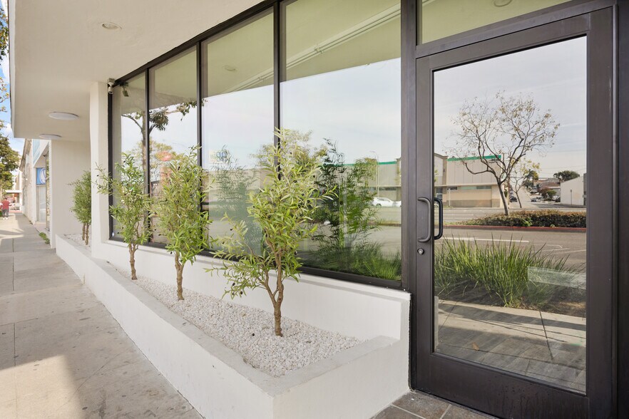 More Photos Of 13048-13052 Hawthorne Blvd, Hawthorne Storefront For Lease