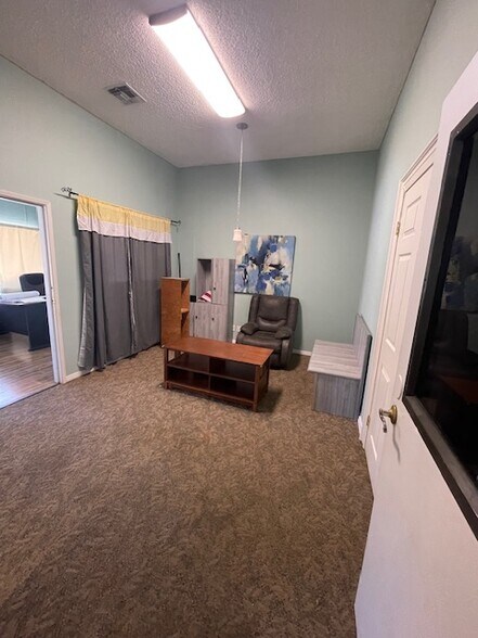 More Photos Of 17733-17755 Sierra Hwy, Santa Clarita Storefront Retail Office For Lease