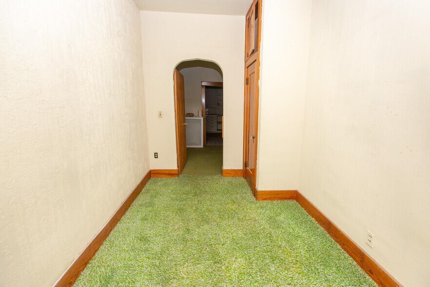 More Photos Of 219 Norris Ave, McCook Storefront For Sale