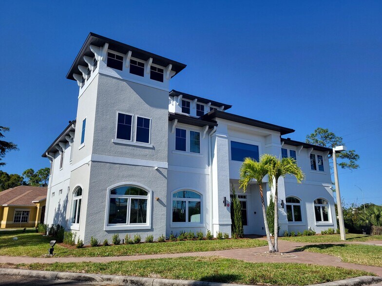 Primary Photo Of 3602 Colonial Ct, Fort Myers Office For Lease