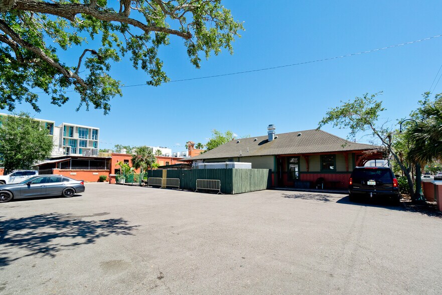 More Photos Of 1503 4th St, Sarasota Restaurant For Lease