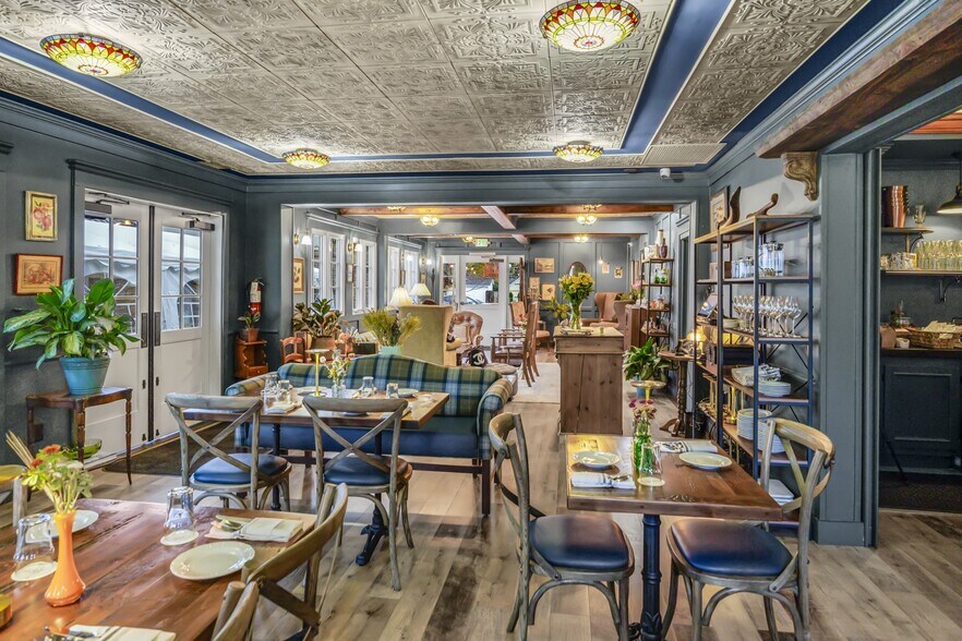 More Photos Of 240 E California St, Jacksonville Hotel For Sale