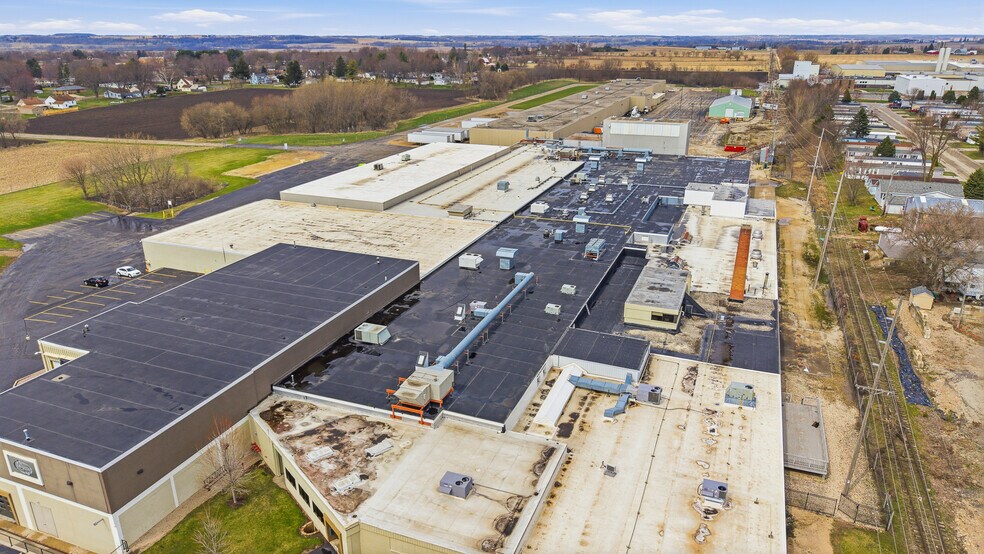 Primary Photo Of 424 E Oshkosh St, Ripon Manufacturing For Sale