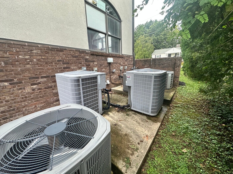 More Photos Of 4624 Chambliss Ave, Knoxville Office Residential For Sale