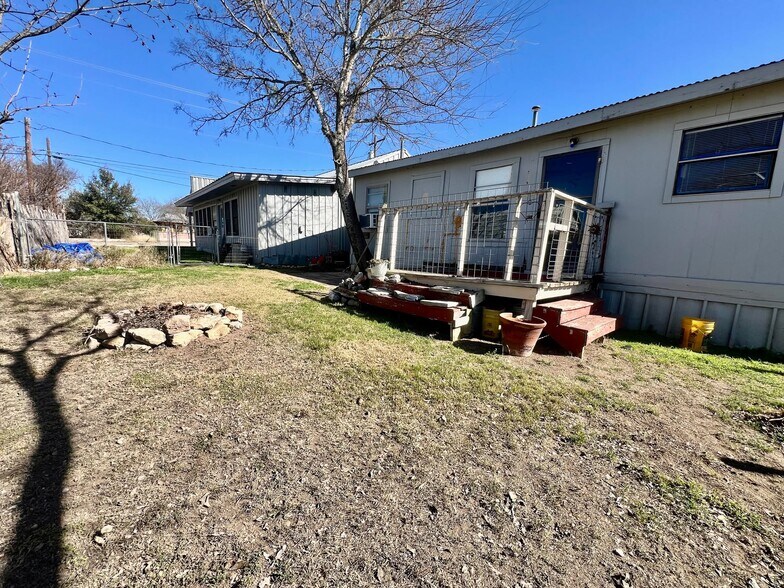 More Photos Of 309 FM 480, Center Point Fast Food For Sale