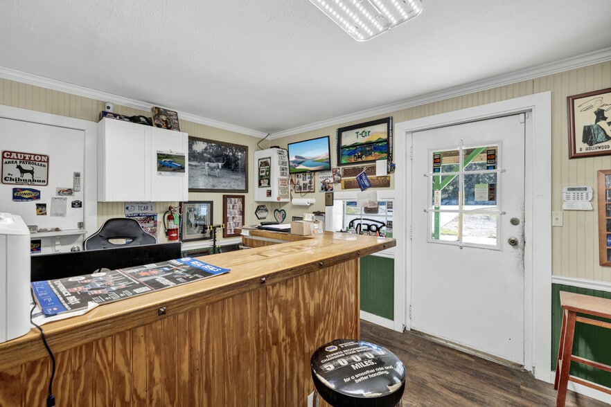 More Photos Of 8328 FM 2673, Canyon Lake Auto Repair For Sale