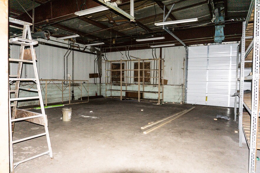 More Photos Of 136 Beattie St, Syracuse Flex For Sale