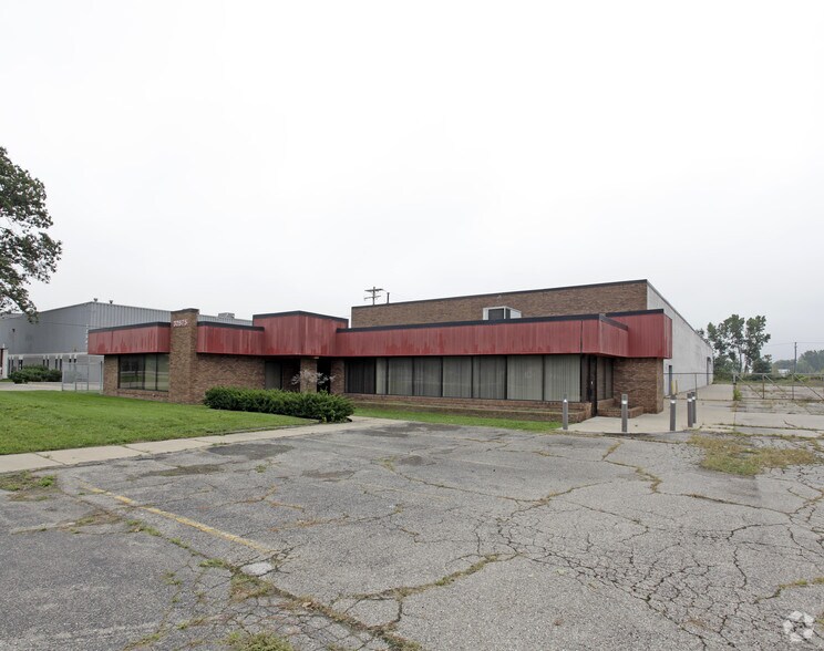 Primary Photo Of 32675 Schoolcraft Rd, Livonia Warehouse For Sale