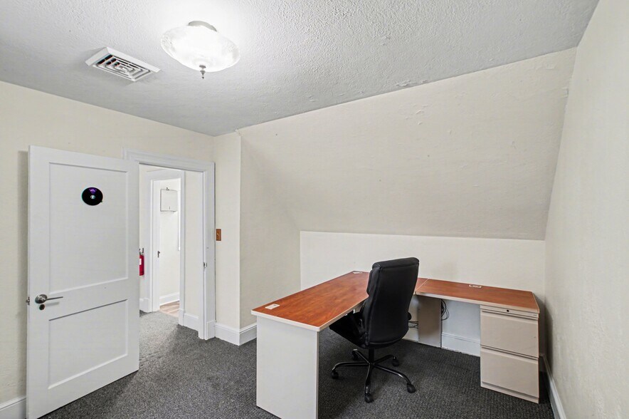 More Photos Of 2603 Lafayette Blvd, Fredericksburg General Retail For Lease