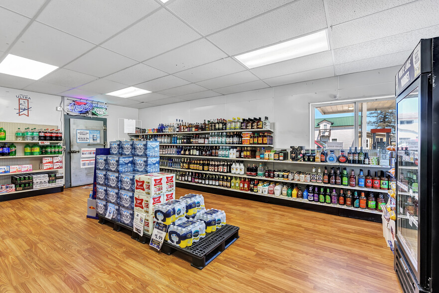 More Photos Of 633 Bissell St, White Lake General Retail For Sale