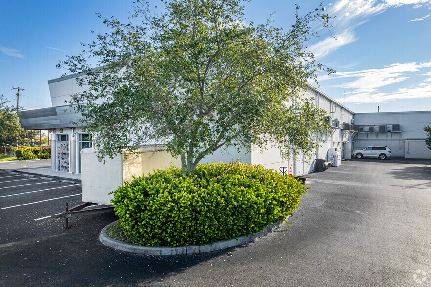 More Photos Of 4224 S Cleveland Ave, Fort Myers Unknown For Lease