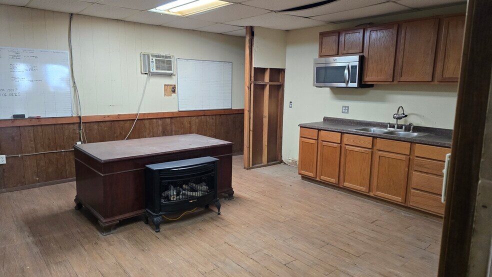 More Photos Of 367 E Washington St, Stephenville Light Manufacturing For Sale