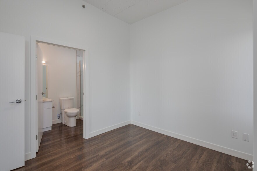 More Photos Of 233 Kennedy St, Winnipeg Apartments For Lease